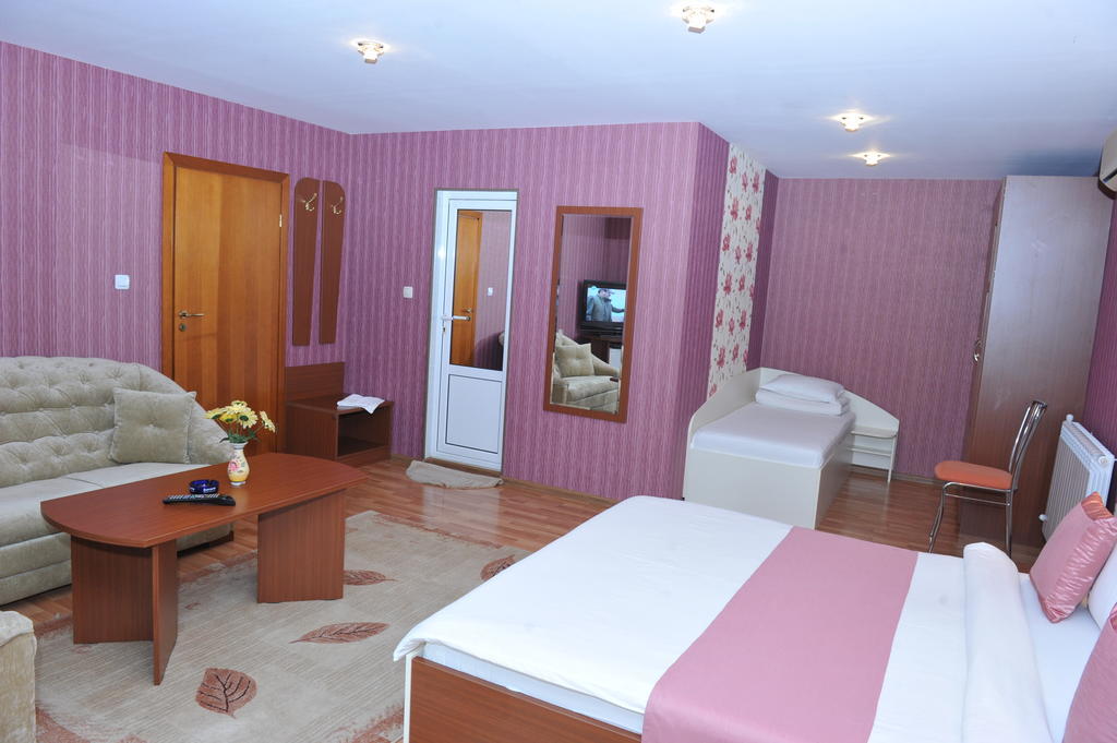 Eros Motel Sandanski Oda fotoğraf